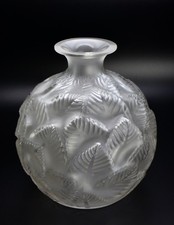 René LALIQUE  Vase ORMEAUX