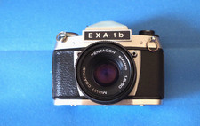 Fotocamera EXA 1B con doppio mirino oculare e pozzetto. Innesto M42