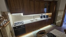 Cucina Scavolini in legno massello color noce + tavolo + accessori + estensione