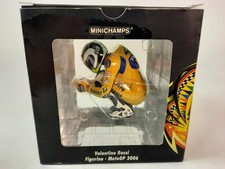 Minichamps Yamaha Valentino Rossi MotoGP 2006 sitting figurine 1/12 312060046
