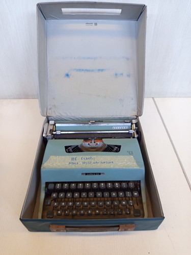 Olivetti lettera typewriter - lettera, 32
