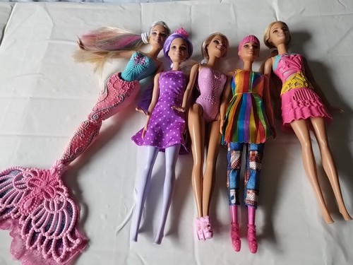 Cinque bambole barbie diverse - cinque,