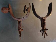 DUE SPERONI INIZIO 1800 IN OTTIME CONDIZIONI UNO DECORATO ROTELLE GIREVOLI