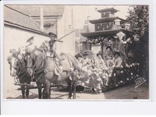 LUCHE-PRINGE: fête, char