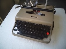 MACCHINA DA SCRIVERE OLIVETTI