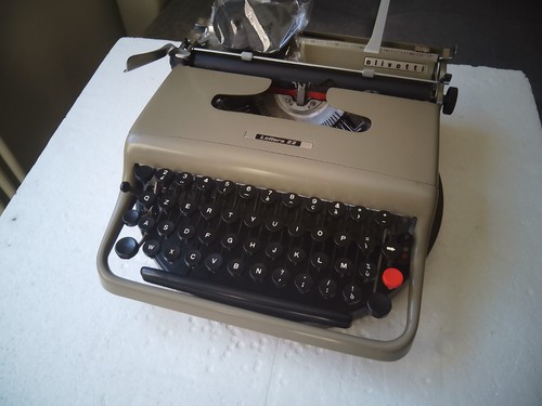 Macchina scrivere olivetti - da,