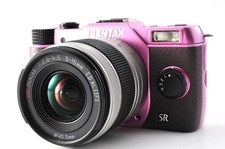 Pentax Q10 rosa con obiettivo