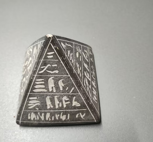 Piramide egiziana pietra - egiziana,