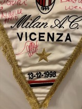Gagliardetto AC Milan Autografato Da Weah Con Certificato Bolaffi Di Autenticita