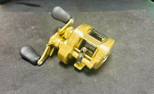 Mulinello da baitcasting destrorso Shimano 21 Calcutta Conquest 100HG