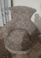 Poltrona rivestita a fiori anni '40, particolare forma schienale, con frange