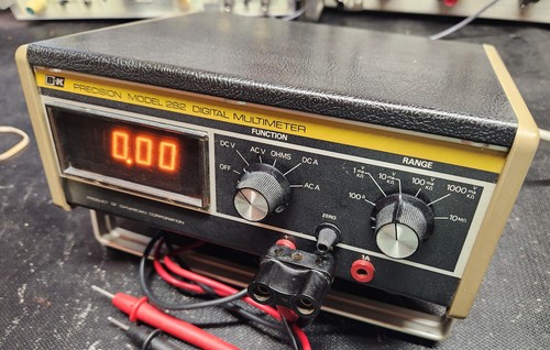 Precision model 282 banco - b&k,