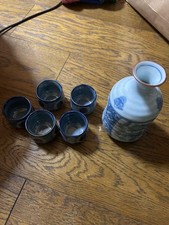 Servizio da sake e tazza