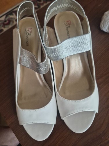 Boutique bianco con - ey,