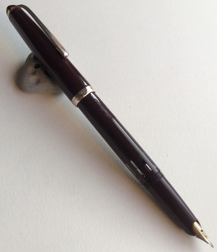 Penna stilografica triangolare