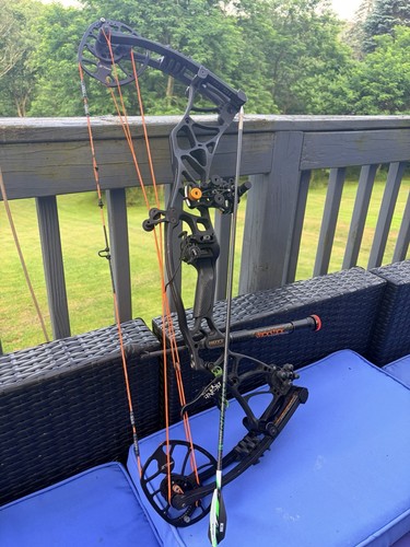 Hoyt compound bow - compound,