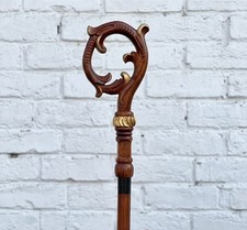 Crosier in legno intagliato a