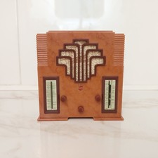 Radio d'epoca in miniatura