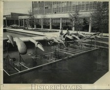 1969 Stampa Foto Colonna Alluminio Aggiunta al Monumento Chep Morrison nel Centro Civico