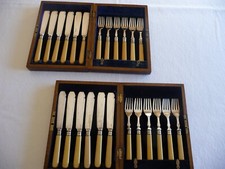 SERVIZIO POSATE DA PESCE INGLESE PLACCATO ARGENTO IN DUE COFANETTI DI LEGNO