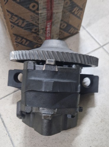 Pompa olio motore per - , iveco