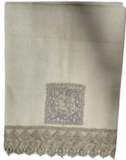 Coppia Asciugamani Viso e Ospite in Lino Naturale Ricamato a Mano con Pizzo