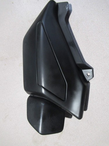 Cache sous selle droit moto - sous,