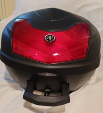 Bauletto per scooter capienza 39l + kit completo per istallazione su X Max 300