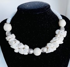 Collana bianca tipo torchon