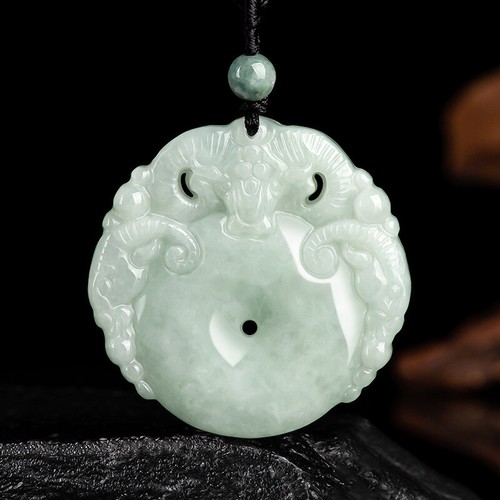 Collana con ciondolo giada