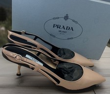 Pompa Prada logo slingback
