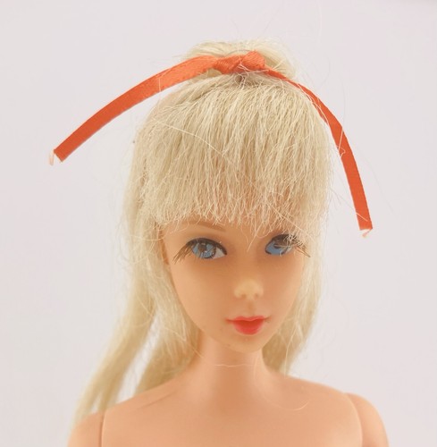 Barbie vintage mod bionda