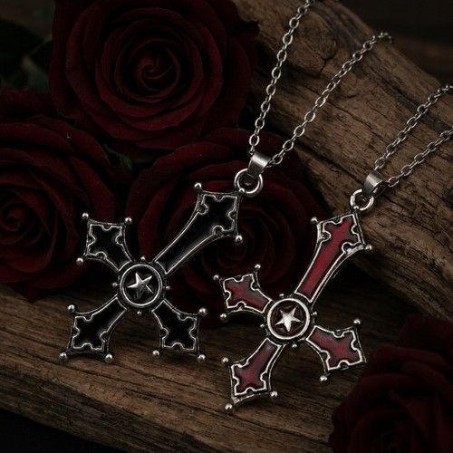 Collana con ciondolo croce