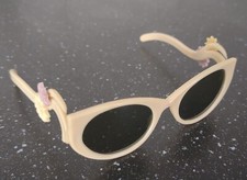 Occhiali da sole vintage anni 50 occhio di gatto montatura floreale plastica intagliata avorio con lenti verdi