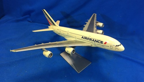 Aereo linea airbus a380 - di,