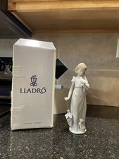 Lladro "Summer Stroll"  # 7611