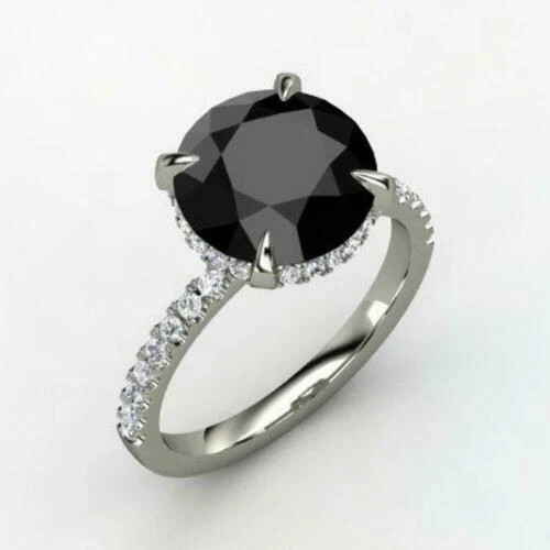 Anello solitario con diamanti