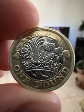 Moneta inglese ONE POUND