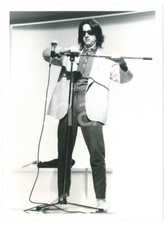 1985 ca MUSICA Alberto FORTIS sul palco con occhiali da sole *Foto 18x24 cm (1)