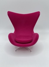 Sedia a uovo in miniatura