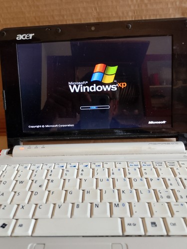 Acer aspire one zg5 netbook - acer,