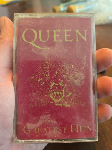 Greatest hits queen - by,