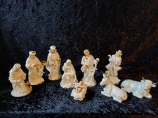 LOVELY 9 PIECE PORCELAIN NATIVITY SET TRADITIONAL XMAS SCENE