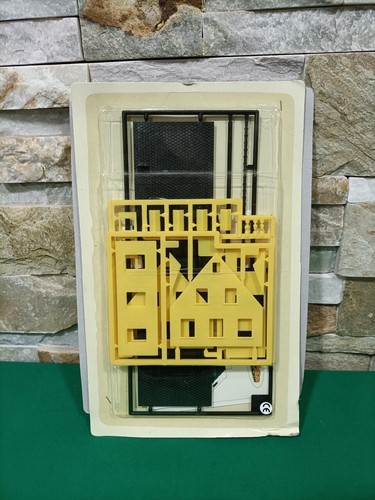 Casa gialla per plastico - plastico, in