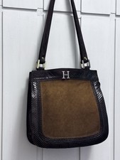 Borsa  anni ‘70, vintage, in camoscio con cornice di pitone e manici a tracolla.