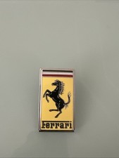 Stemma Ferrari Cofano