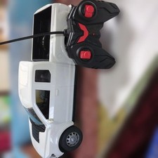 Auto radiocomandata bianca con