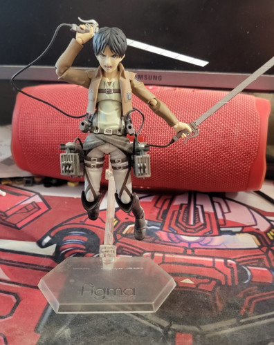 Attack titan authentic - on,
