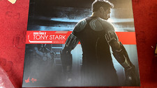 Hot Toys Iron Man MMS 191 Tony Stark Armor Testing 1/6  Workshop with Shipper