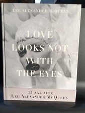 love looks not with the eyes